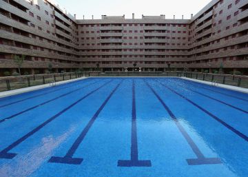Ahogadillas entre vecinos por la piscina del edificio