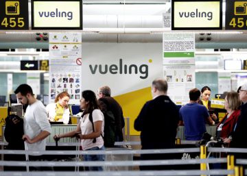 Vueling deja en tierra a una pasajera por su ropa: la aerolínea dice que llevaba bañador, ella que era un ‘body’