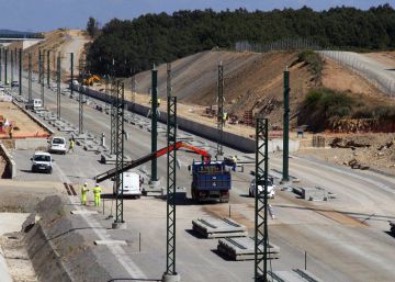 Adif castiga a las empresas del cartel del AVE y les retiene un 10% en sus contratos