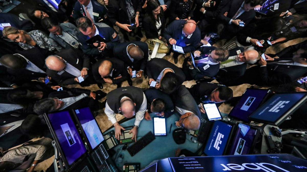 Operadores en el patio de negociación de la Bolsa de Nueva York.