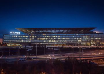 Unos 26.000 jubilados de Endesa dejan de beneficiarse del descuento en el recibo de la luz