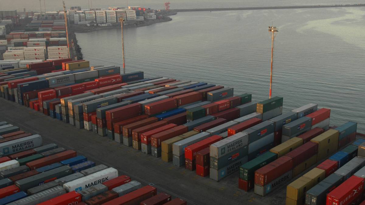 Contenedores en el puerto de Montevideo.