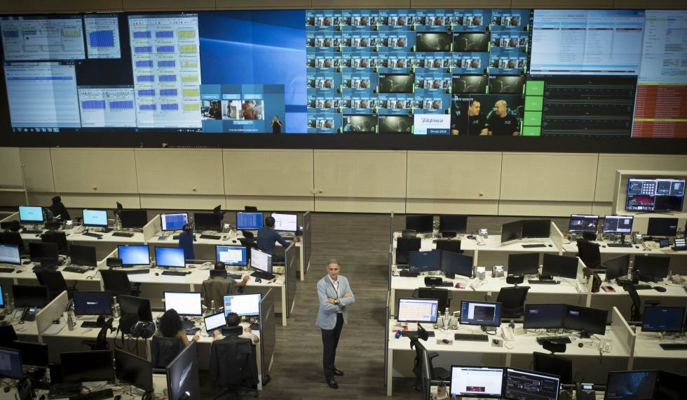 Una pantalla compuesta por 110 monitores de 42 pulgadas preside la llamada ‘Sala del videowall’, inspirada en el centro de misiones espaciales de la NASA.