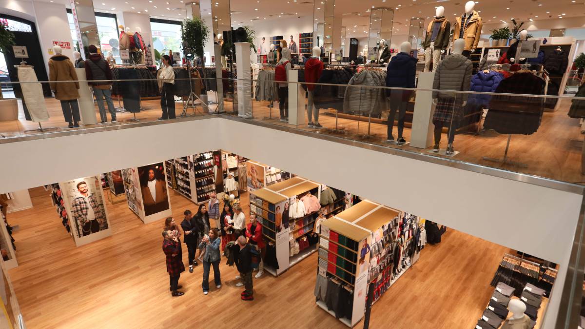 Interior de la tienda Uniqlo en la calle Goya de Madrid.