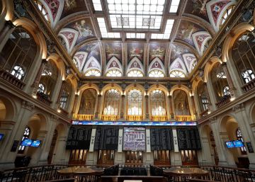 La Bolsa vuelve a caer tras el preacuerdo de Gobierno, con la banca como el sector más castigado