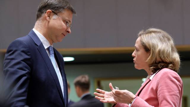 Calviño, con Dombrovskis, en Bruselas.
