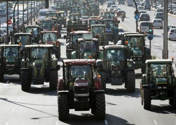 La protesta agraria rebrota con cortes de carretera y colapso del centro Valencia