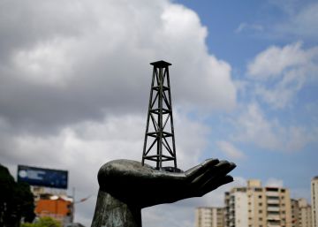 Maduro declara la “emergencia energética” y ordena reestructurar la petrolera estatal Maduro declara la “emergencia energética” y ordena reestructurar la petrolera estatal