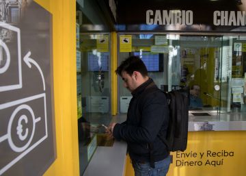 La debilidad del euro sorprende al dólar