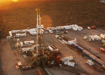 La crisis paraliza Vaca Muerta, la joya petrolera de Argentina