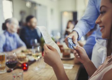 ¿De verdad conoce todos los seguros vinculados a sus tarjetas bancarias?