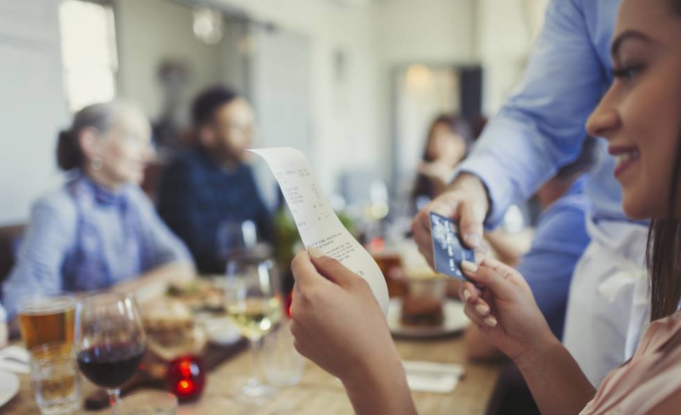 ¿De verdad conoce todos los seguros vinculados a sus tarjetas bancarias?