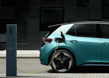 Conducir un coche eléctrico, hasta 5.000 euros más barato al año