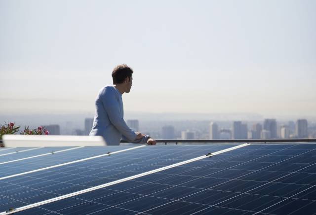 Conéctate a las placas solares de tu vecino y ahorra en la factura