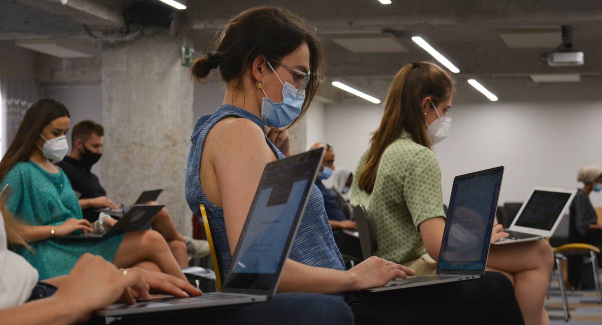 Alumnos del 'Summer Booster' en el campus de IE University, en Madrid.