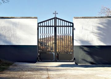 La entrada del cementerio de Villaverde (La Rioja).