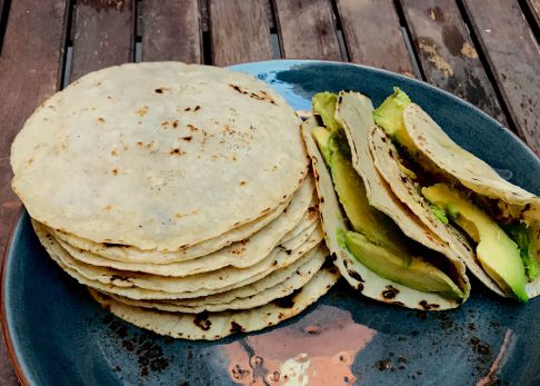 Tortillas mexicanas de maíz tradicionales para tacos