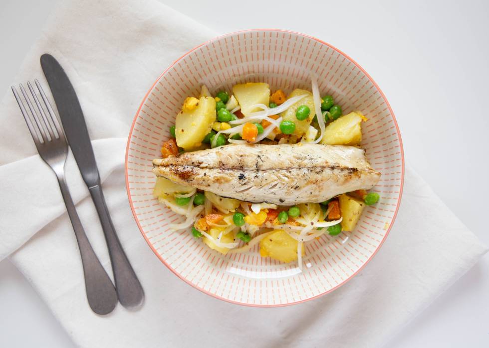 Caballa a la plancha con ensalada de patata