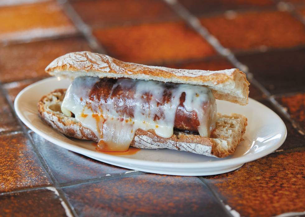 Del pollazo a la reverencia: nueve bocadillos clásicos que igual no conoces