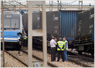 Un tren de pasajeros descarrila en Valencia tras chocar contra un mercancías accidentado