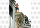 Fallece una mujer tras tirarse por la ventana para escapar del incendio de su piso en Barcelona