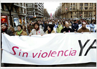 Centenares de personas reclaman en Bilbao el fin de la violencia etarra