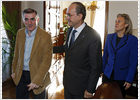 La oposición exige a De la Torre revisar los contratos