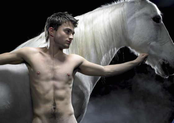 Daniel Radcliffe, en una imagen promocional de 'Equus'.
