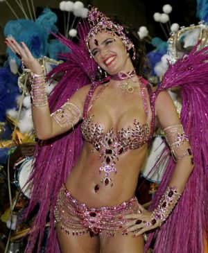 Luma de Oliveira, exesposa de Eike Batista, durantes los carnavales de Río de Janeiro de 2005. Luma de Oliveira, exesposa de Eike Batista, durantes los carnavales de Río de Janeiro de 2005.