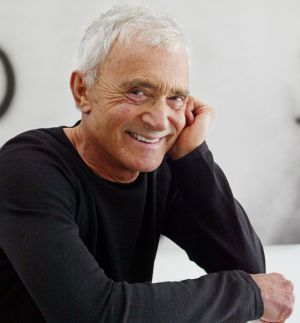 El peluquero Vidal Sassoon, fotografiado en su casa de Beverly Hills en 2003 El peluquero Vidal Sassoon, fotografiado en su casa de Beverly Hills en 2003