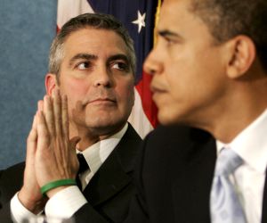 George Clooney y Obama el día en que se conocieron, en 2006, durante una rueda de prensa en Washington. George Clooney y Obama el día en que se conocieron, en 2006, durante una rueda de prensa en Washington.