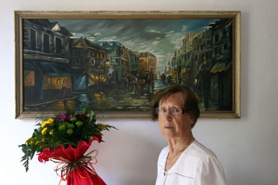 Cecilia poses at home with some flowers sent by neighbors. Cecilia poses at home with some flowers sent by neighbors.
