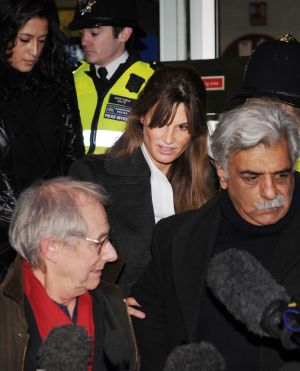 El director Ken Loach y la socialité Jemima Kahn cuando le dieron su apoyo a Julian Assange. El director Ken Loach y la socialité Jemima Kahn cuando le dieron su apoyo a Julian Assange.