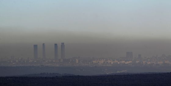 The pollution hanging over the Madrid skyline. The pollution hanging over the Madrid skyline.