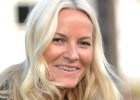 Mette-Marit recoge a los hijos de unos amigos gais