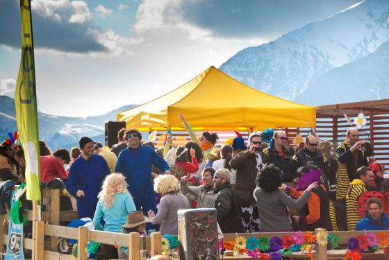 An outdoor bar at the foot of Cerler's slopes. An outdoor bar at the foot of Cerler's slopes.
