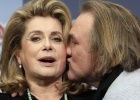 Catherine Deneuve sale en defensa de su amigo Gérard Depardieu