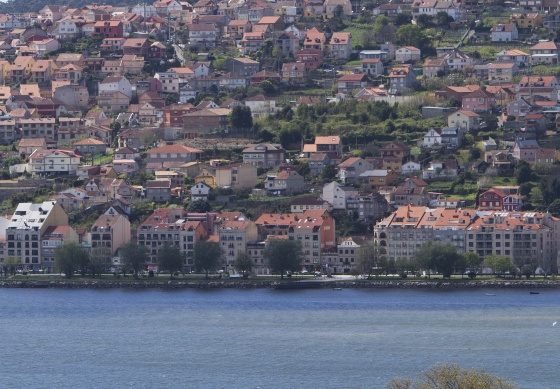 Properties on the coast of Moaña, Pontevedra, that would become legal under reforms to the Coast Law.