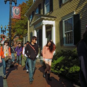 Entre las comunidades científicas de la Universidad de Harvard y el MIT se encuentran algunos de los cerebros que están dando forma al tiempo que vivimos.