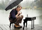 Hugh Laurie se quita la máscara