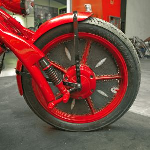 Detalle de una moto de Malicia Indígena