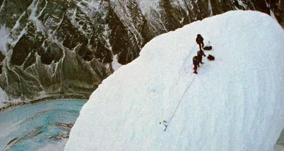 Parte del equipo de ‘Al filo de lo imposible’, en la cima del Cerro Torre.