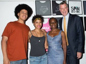 El demócrata Bill de Blasio, junto a su familia.