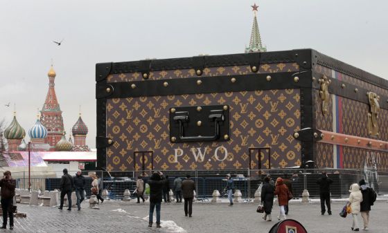 La maleta de Louis Vuitton, en la plaza Roja de Moscú, el 27 de noviembre de 2013.