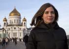 Nadia muda de armas, mas continua na luta