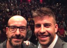 Piqué sale al escenario