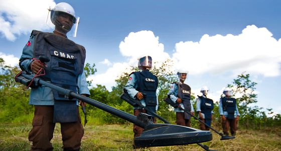 El grupo de desactivación de la unidad 2 del Centro de Acción contra las Minas de Camboya (CAMC).