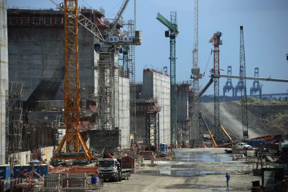 Halted works in February at the Panama Canal.