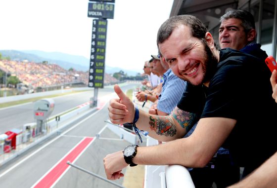 Nicola Poltronieri en el Gran Premio de Cataluña de Motociclismo luciendo uno de los relojes de TW Steel