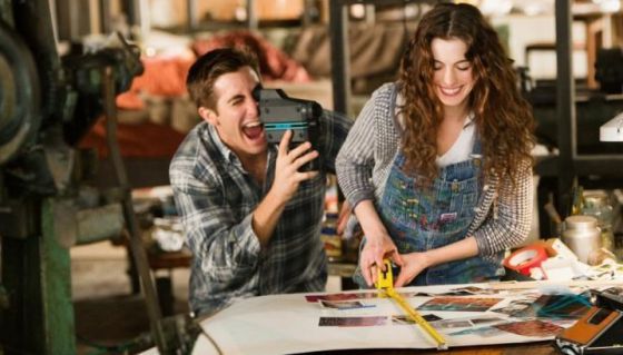 Las cinco implicaciones machistas que esconde el concepto 'tía guay'